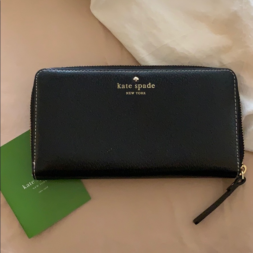 Gently Used Large Kate Spade Wallet!!